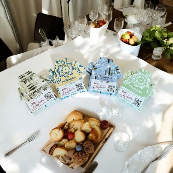 Hawaiian Airlines Salt & Pepper ORIGAMI Aloha Shirt Collectible Souvenir New - Picture 10 of 16